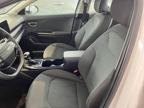 Used 2025 Kia K4 LXS image 25
