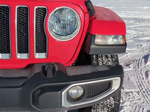 Used 2018 Jeep Wrangler Unlimited Sahara image 9
