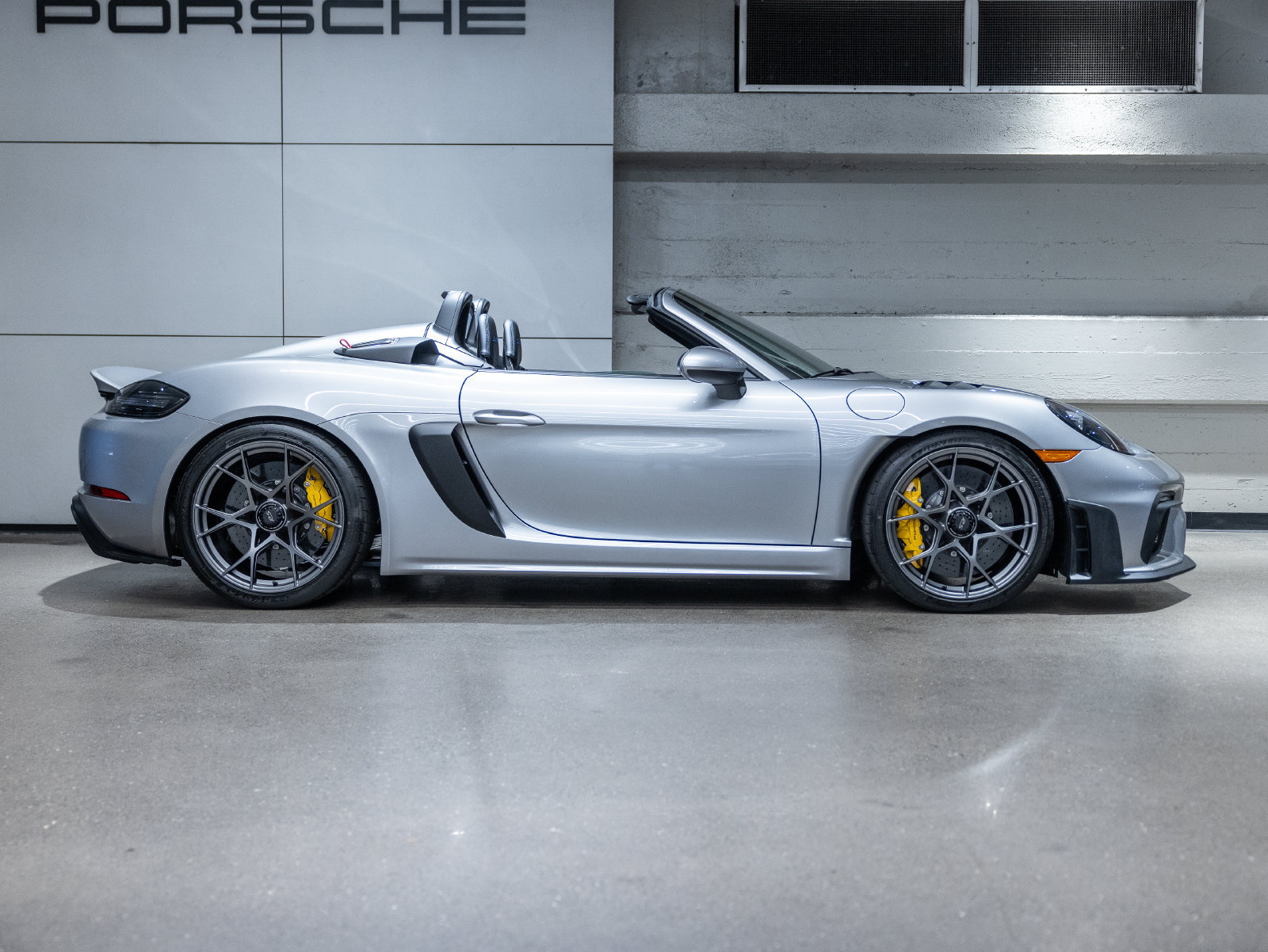 Certified 2025 Porsche 718 Boxster Spyder RS RWD image 17
