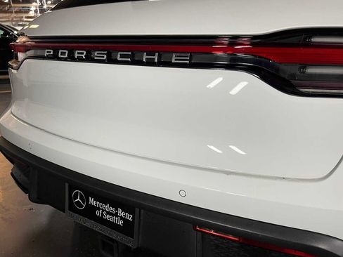Used 2025 Porsche Macan AWD/4WD image 15