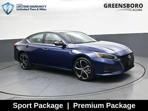 Used 2024 Nissan Altima 2.5 SR FWD image 3