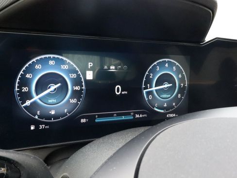 Used 2024 Hyundai Elantra Limited FWD image 29