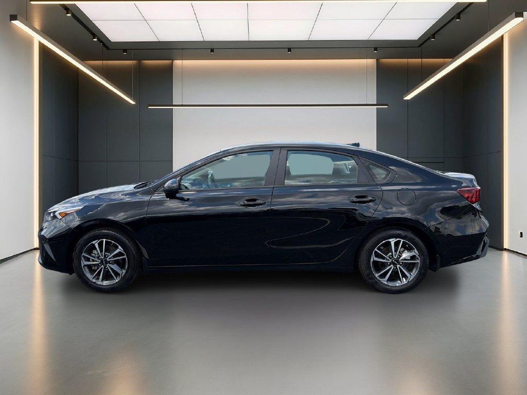 Used 2023 Kia Forte LXS w/ LXS Technology Package FWD image 2