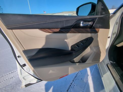 Used 2018 Nissan Maxima Platinum image 11