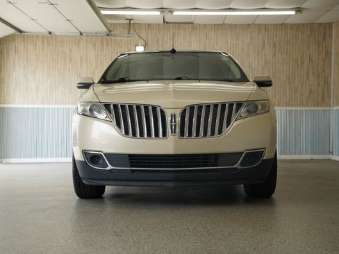 Used 2014 Lincoln MKX FWD w/ Equipment Group 102A image 2