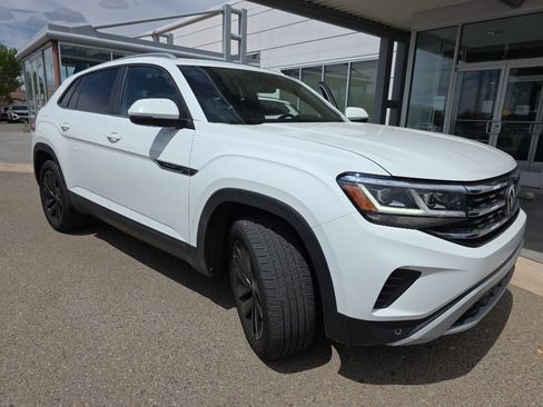 Used 2022 Volkswagen Atlas Cross Sport SE AWD/4WD image 2
