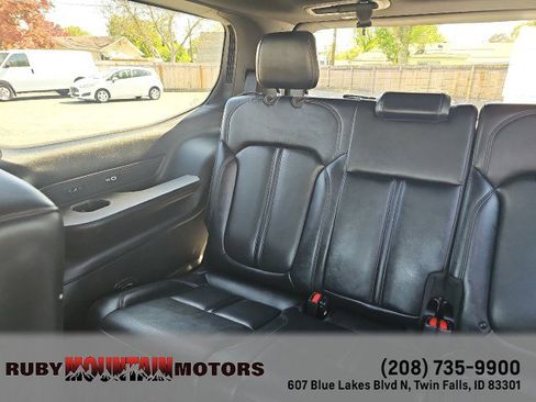 Used 2022 Jeep Wagoneer Series III w/ Premium Group I AWD/4WD image 34