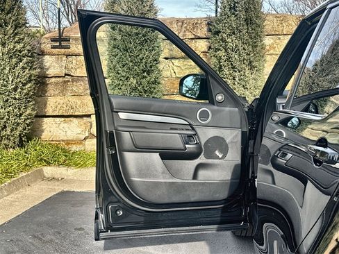 New 2026 Land Rover Discovery Limited Edition image 17