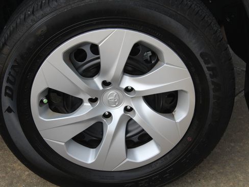 Used 2024 Toyota RAV4 LE FWD image 6