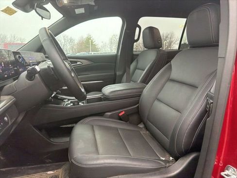Used 2025 Chevrolet Traverse LT w/ Driver Confidence Package image 23