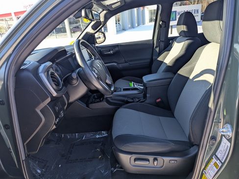 Used 2021 Toyota Tacoma TRD Sport image 16