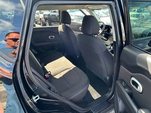 Used 2017 Kia Soul FWD image 9