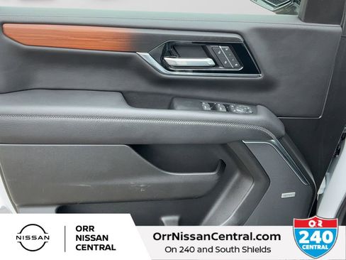 Used 2025 GMC Yukon XL Denali AWD/4WD image 17