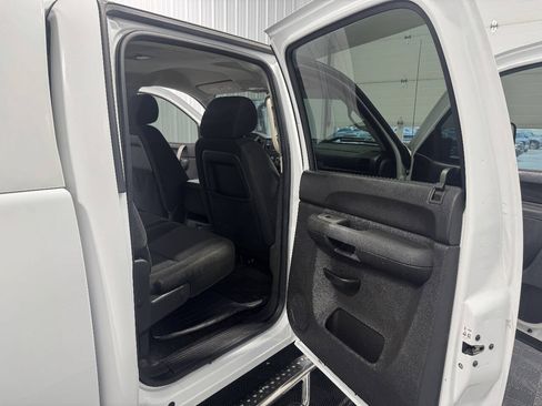 Used 2011 Chevrolet Silverado 2500 LT AWD/4WD image 19