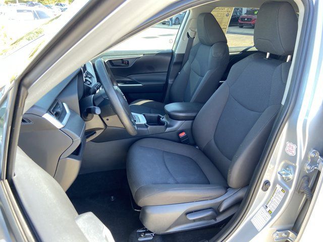 Used 2025 Toyota RAV4 LE AWD/4WD image 20