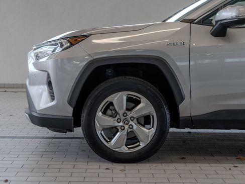 Used 2021 Toyota RAV4 Limited image 4