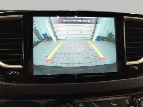 Used 2024 Chrysler Pacifica Touring-L FWD image 15