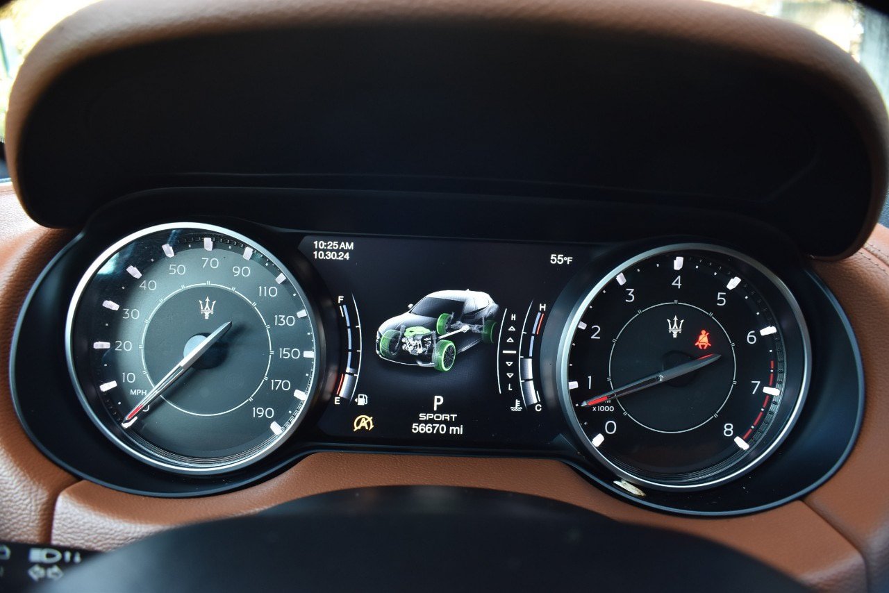 Used 2021 Maserati Levante AWD/4WD image 27
