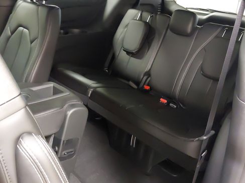 New 2026 Chrysler Pacifica Select image 39