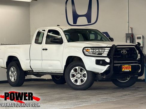 Used 2016 Toyota Tacoma SR image 1