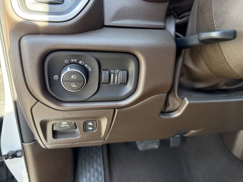 Used 2025 RAM 1500 Laramie image 16