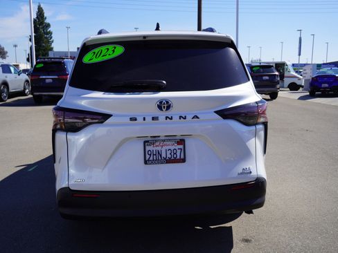 Used 2023 Toyota Sienna XLE image 10