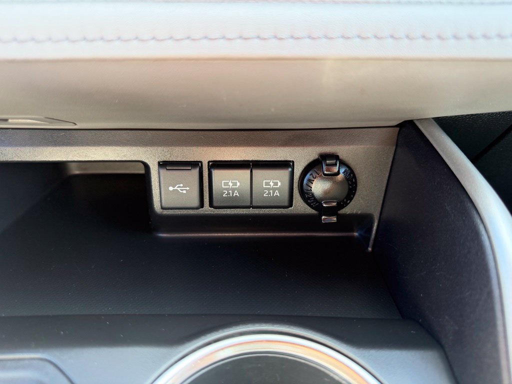 Used 2021 Toyota Highlander XLE AWD/4WD image 23
