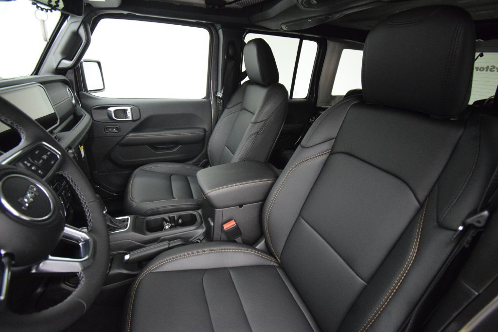 New 2026 Jeep Wrangler Unlimited Sahara AWD/4WD image 35