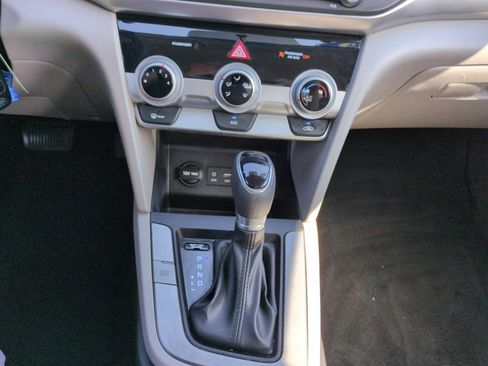 Used 2019 Hyundai Elantra SE FWD image 22