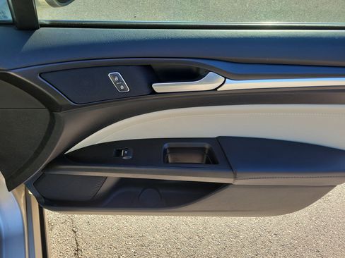 Used 2018 Ford Fusion Titanium image 10