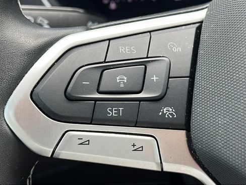 Used 2024 Volkswagen Tiguan SE AWD/4WD image 20