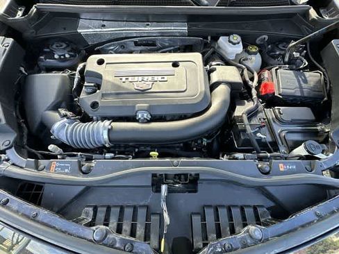 Used 2023 Cadillac XT4 Sport w/ Sun And Sound Package AWD/4WD image 28