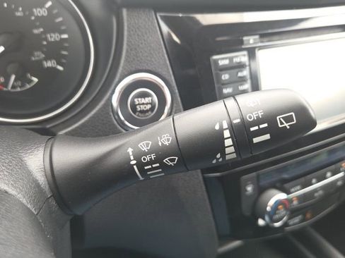 Used 2017 Nissan Rogue SV w/ SV Premium Package image 41