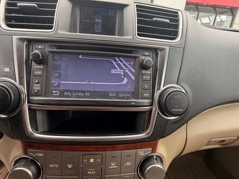 Used 2013 Toyota Highlander Limited AWD/4WD image 9