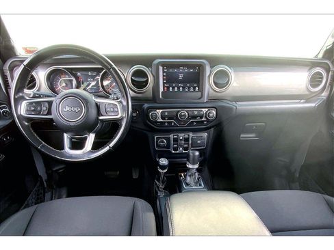 Used 2019 Jeep Wrangler Unlimited Sahara image 12