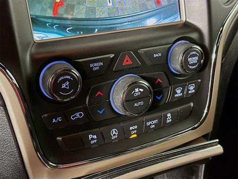 Used 2017 Jeep Grand Cherokee Laredo w/ Quick Order Package 23E image 15