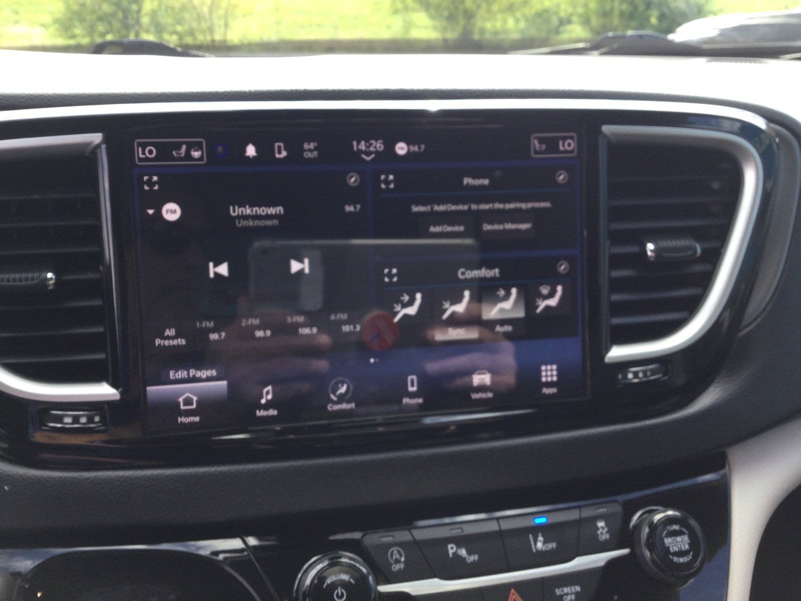 Used 2023 Chrysler Pacifica Touring-L FWD image 19