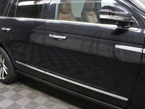 Used 2019 Lincoln Navigator Reserve AWD/4WD image 40