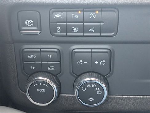 Used 2025 Chevrolet Tahoe LT image 27