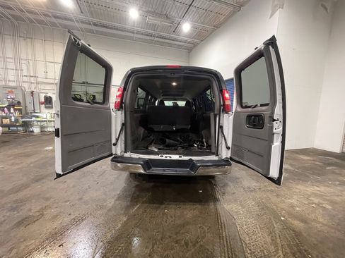 Used 2017 Chevrolet Express 3500 LT w/ LT Preferred Equipment Group image 24