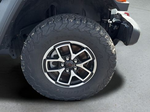Used 2025 Jeep Wrangler Unlimited Rubicon AWD/4WD image 13