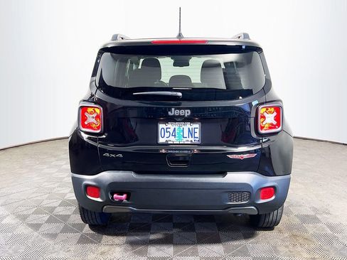 Used 2018 Jeep Renegade Trailhawk w/ UConnect 8.4 Nav Group AWD/4WD image 7