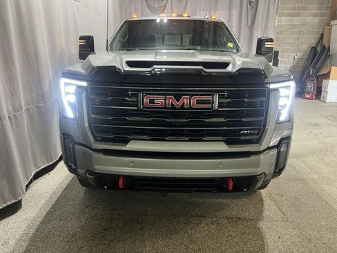 Used 2024 GMC Sierra 2500 AT4 w/ AT4 Premium Plus Package AWD/4WD image 7