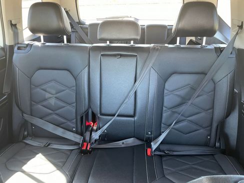 Used 2025 Volkswagen Atlas SE image 41