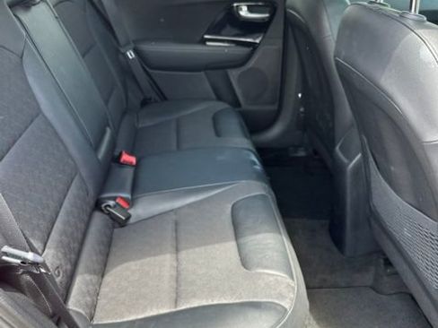 Certified 2022 Kia Niro LXS FWD image 18