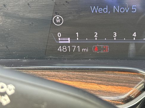 Used 2023 Cadillac Escalade Premium Luxury image 21