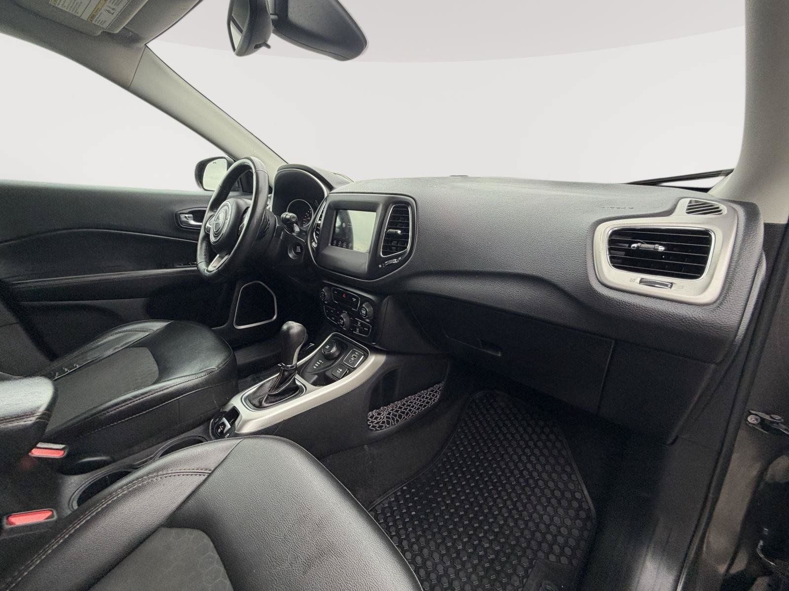 Used 2019 Jeep Compass Latitude w/ Cold Weather Group AWD/4WD image 31