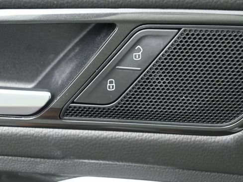 Used 2023 Volkswagen Tiguan SE w/ Panoramic Sunroof Package FWD image 14