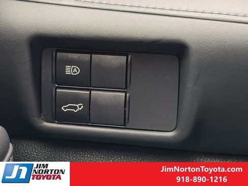 Used 2022 Toyota Highlander XLE image 22