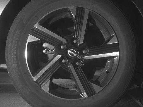 Used 2025 Nissan Sentra SV FWD image 15